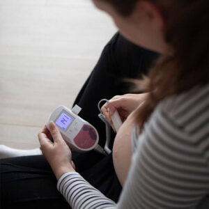 Lytt til hjertelyd med en ultralydsmonitor for hjemmebruk